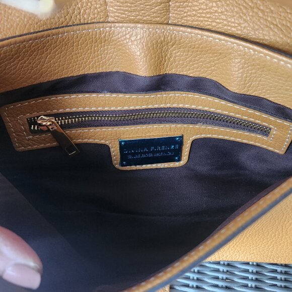 DIVINA FIRENZE ~ Made In Italy Leather Flap Over Baguette Crossbody ~ TAN ~ EUC - Picture 2 of 4